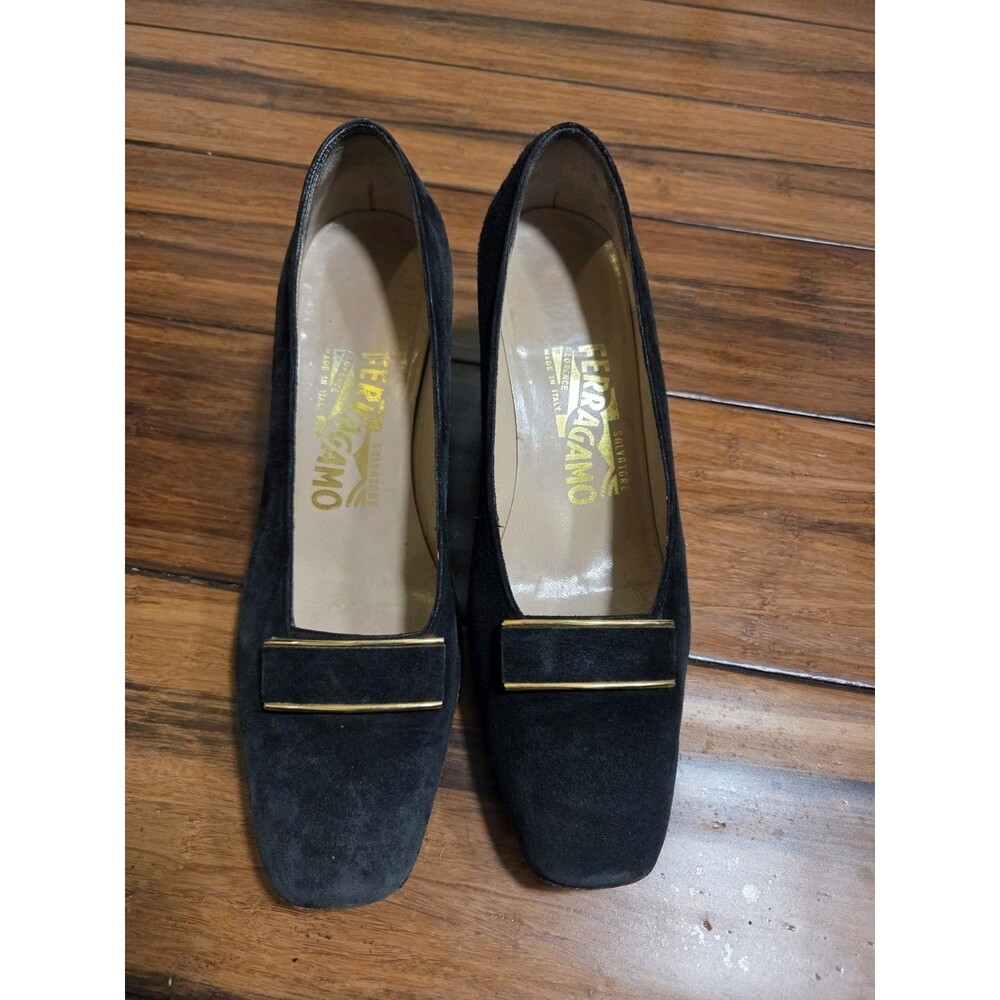 Salvatore Ferragamo Vintage Women’s Size 6B  Black Suede Leather Low Heels Pumps